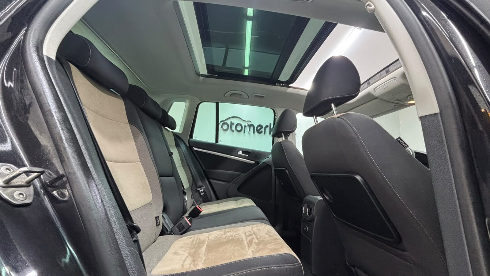 VOLKSWAGEN TIGUAN 18